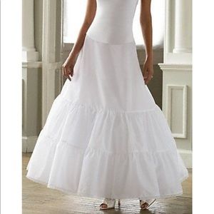 David’s Bridal size 14 petticoat for wedding dress